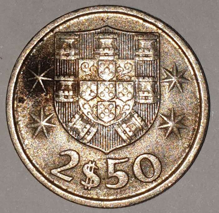 1984 - 2.5 ESCUDOS - 2$50 - 2 1/2 - PORTUGAL - PORTUGUESA - KM#590 - COPPER-NICKEL - PORTUGUESE